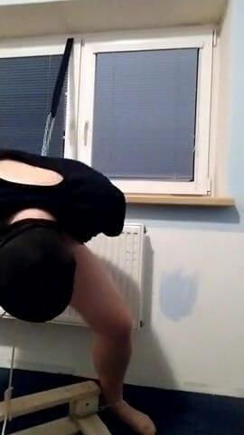 Slaveboy28: Lo schiavo che implora viene punito per aver cercato di...