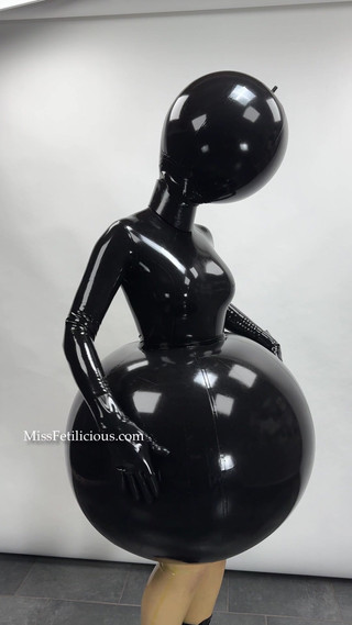 Miss_Fetilicious: ¿Qué te parece mi vestido hinchable?