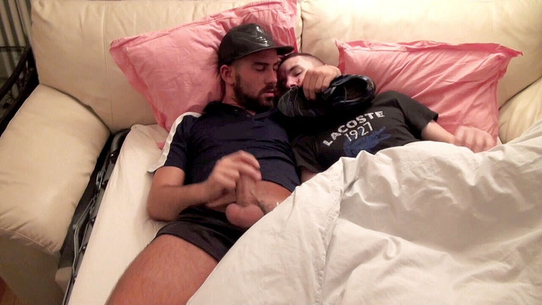 Sneaker gay: Дно используется арабом с членом XXL