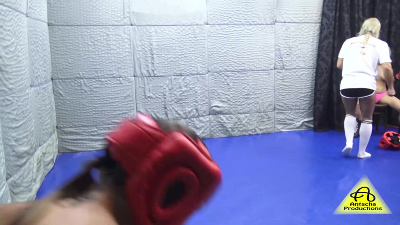 NM fetish wrestling videos by Princess Nikki: Ohromující holky nahoře bez se oddávají horkému boxerskému zápasu