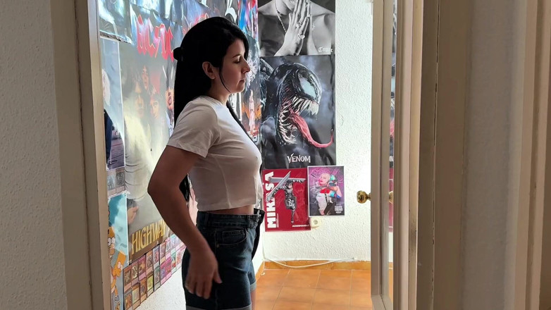 Sweetfantasy131: Ver minha meia-irmã em uma sala de montagem experimentando roupas...