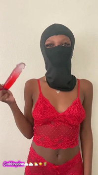 Hatun domalarak sikiliyor ve sonra dölünü götünden boşaltıyor!