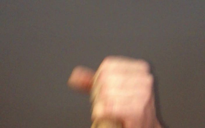 White Ukrainian Dick: 小さなノーカットの白いコックの怠惰な手コキ。