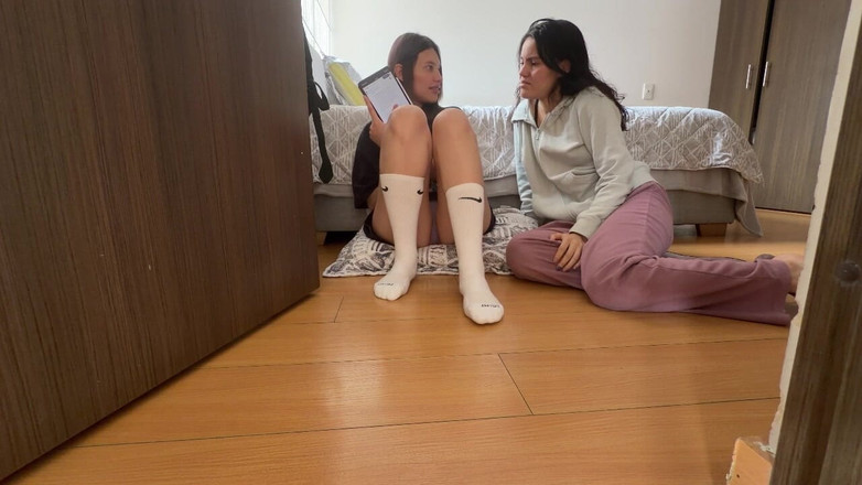 scarlettandc: Poezja seksualna kończy się na hardcore'owym seksie między współlokatorem