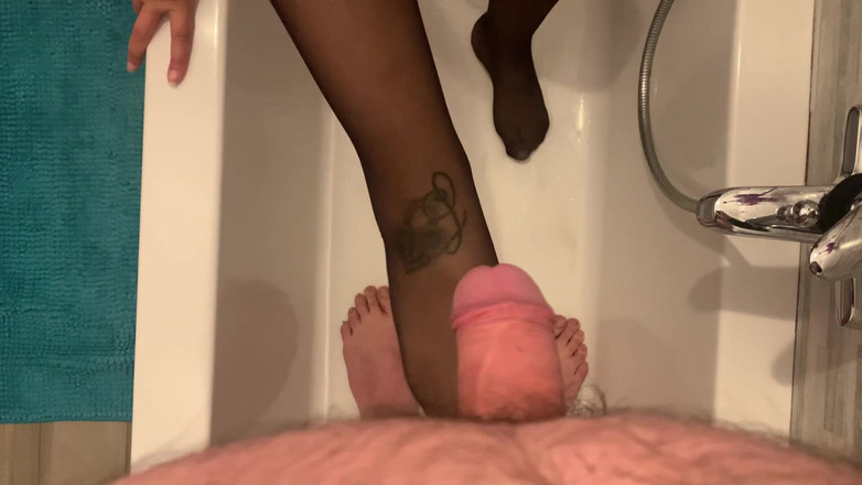 CoppiaCollant: Pijpen+tietenbeurt+pissen in een panty