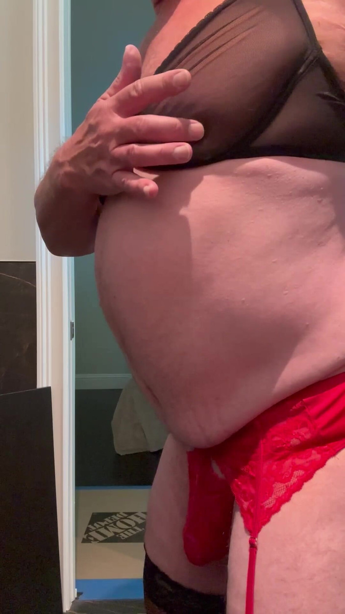 GottaLuvBB: Tam kırmızı ve siyah kıyafet gösterisi