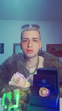 Talíř těstovin uprostřed dne