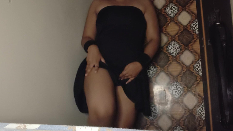 Kritisen: Removing and Wearing Dress in a Seductive Way