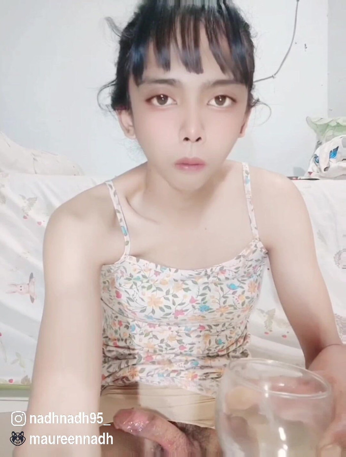 MaureenNadh: 第一次品尝我自己的精液。打手枪和双射