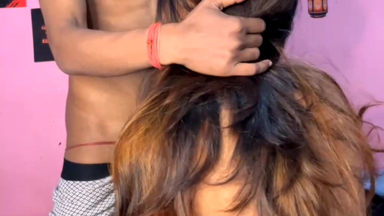 Hemant sarita: Mengambil kesempatan daripada ketidakhadiran keluarga saya. Saya mengongkek adik tiri...