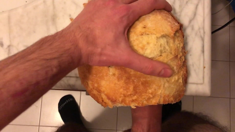 Francesco Spinozzi: Làm tình với bánh mì