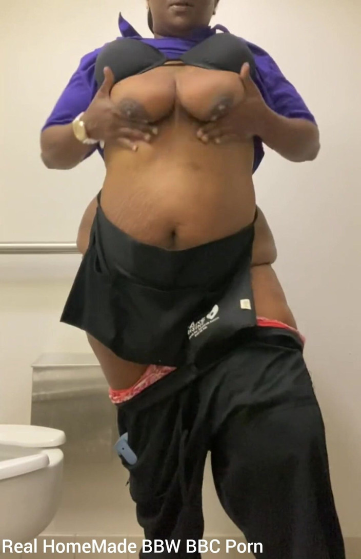 Super sexy ebony cuties: Rebotando apretando mis grandes tetas sacudiendo mi culo