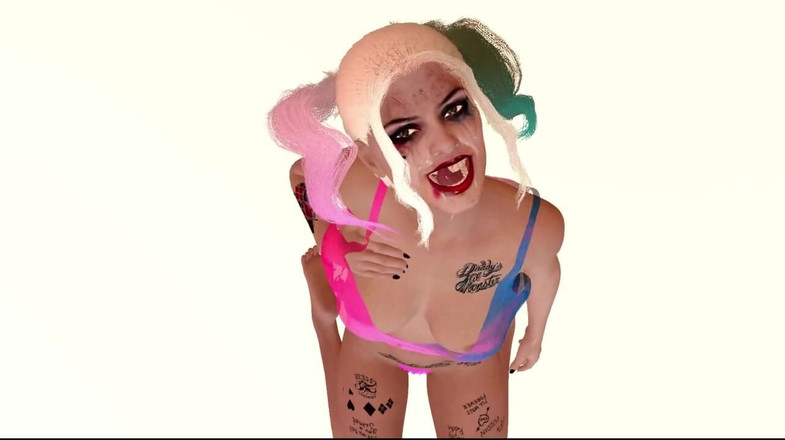 The Scenes: Galakan JOI pada muka Harley Quinn