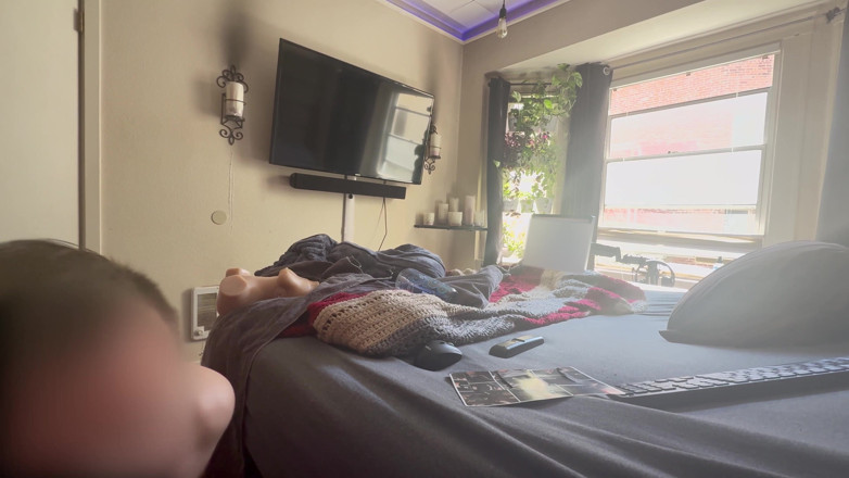 ScottyNaughty69: Strelen en neuken met het raam open zodat iedereen kan...