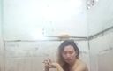 Reyna Alconer: Frumoasă frumusețe în baie