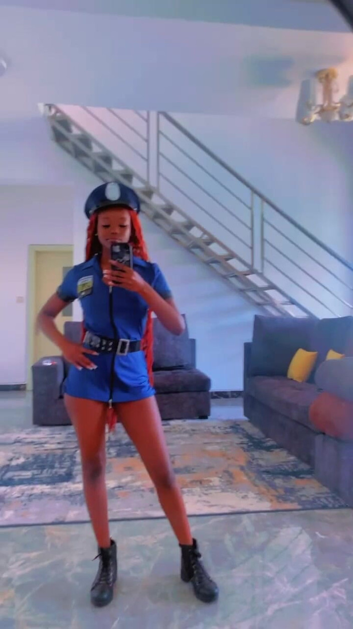 SEXXY-DAISY: Każdy chce zostać aresztowany