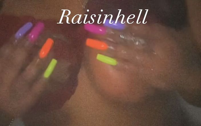 Raisin hell: Tetas grandes en la ducha
