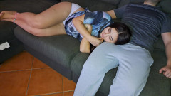Miss Squirting: Il fratellastro inganna il stupido che indossa le mutandine della...
