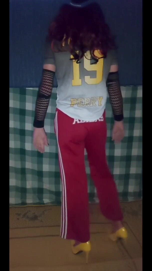 Lizzaali: Cena 1 do jogo de uniforme de beisebol