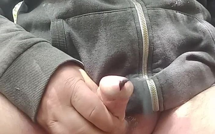 rastyo75: Masturbándose en el bosque con semen