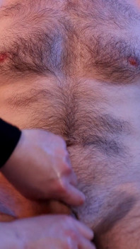 Guy 25 - büyük etli sünnetsiz düz yarak birden fazla kez boşalıyor