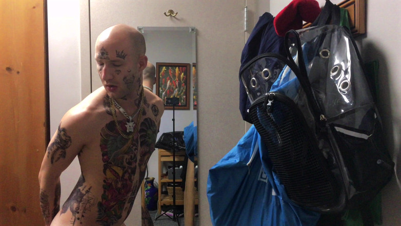 Straight ish Jake Grand: Masturbador com cara tatuada