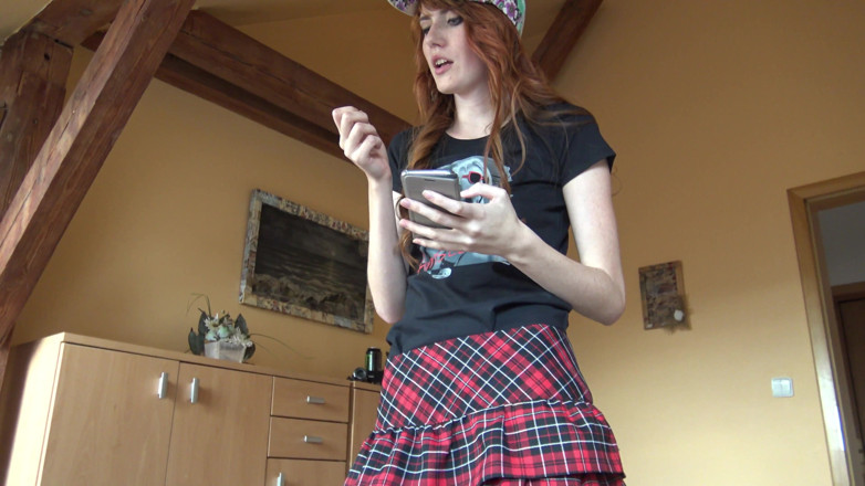 Leon Lambert Girls Twerk Parties CFNM: Onweerstaanbare roodharige en haar strakke lichaam