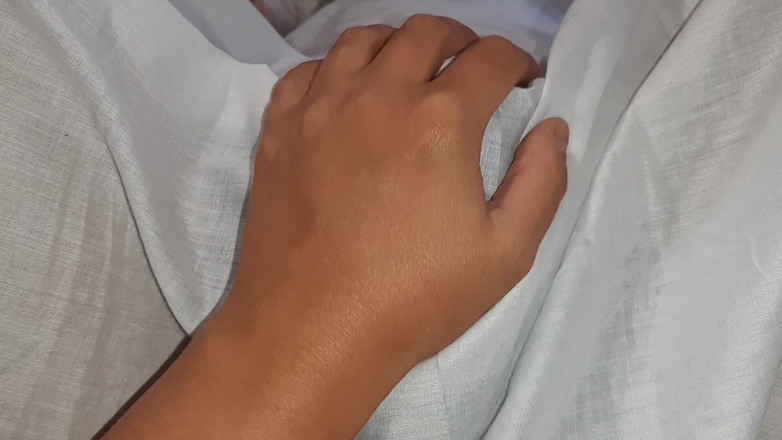 Lesbian-illusion: Přítelkyně mého souseda mě probudila pod dekou s Lízáním