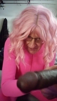 Pink Patti Pokazuje jej nowy pchanie / wibrator dildo.
