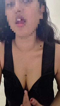 Linn Teasing Boobs