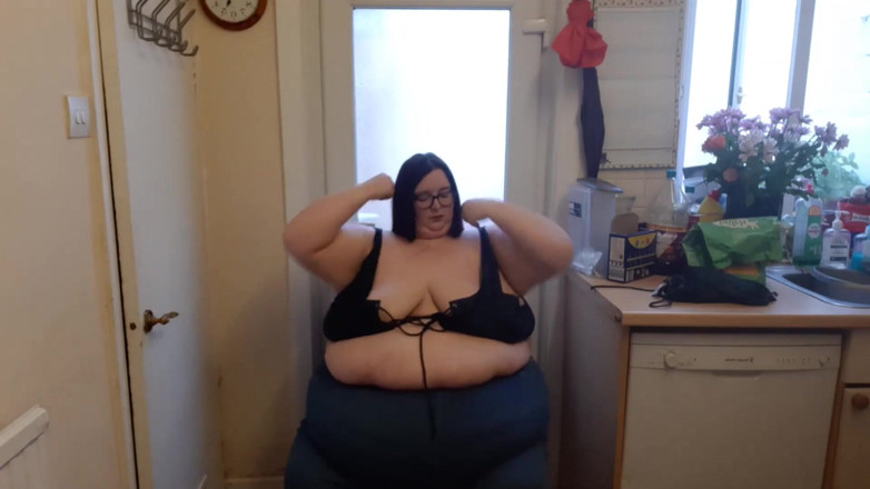 SSBBWLadyBrads: Товстушка приміряє нові бікіні, жирний живіт