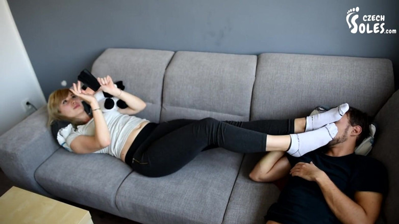 Czech Soles - foot fetish content: O șansă de a-i mirosi șosetele