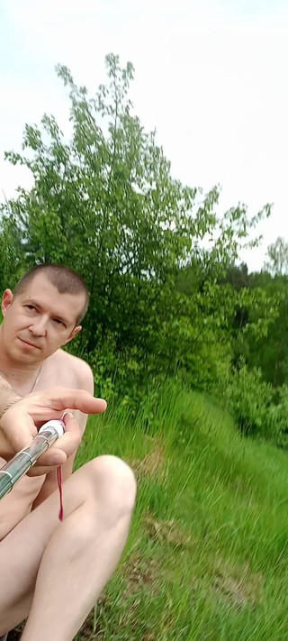 Aleks Ray: Alexnudist rycker av i naturen