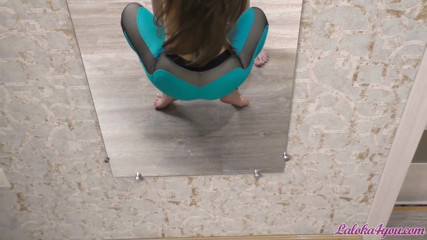Laloka4you: Ragazza calda fa pompino salivoso dopo l'allenamento