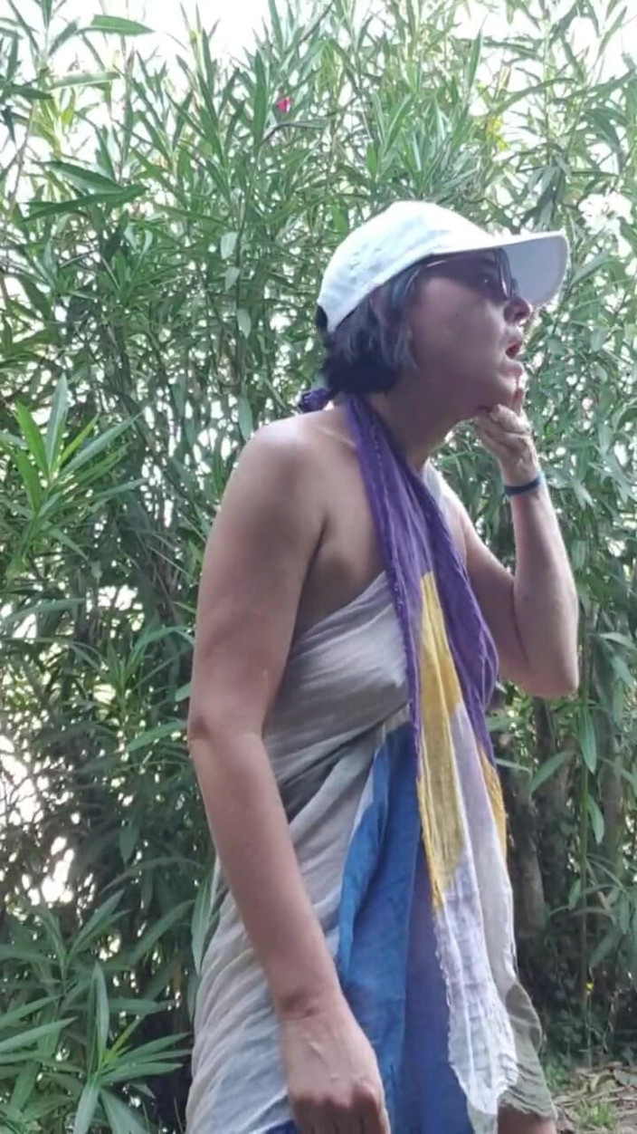 JulieEroticDress: MILF di tempat awam