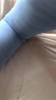 Tira fuori il cazzo e segati mentre mi guardi masturbare