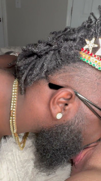 Rubia garganta, lengua negra, solo cabeza mutua