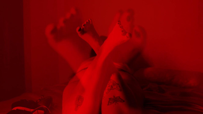 Evol Feet: Sei Destinato a Leccarmi Le Suole per Ore