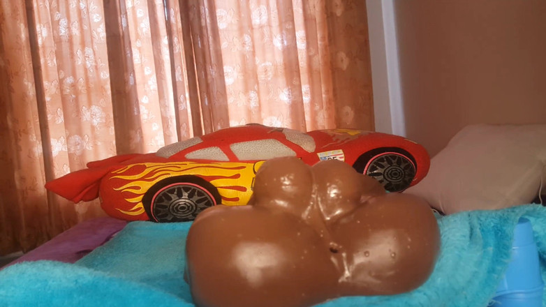 Super sexy ebony cuties: Min svarta fitta pruttar rätt monster dildo