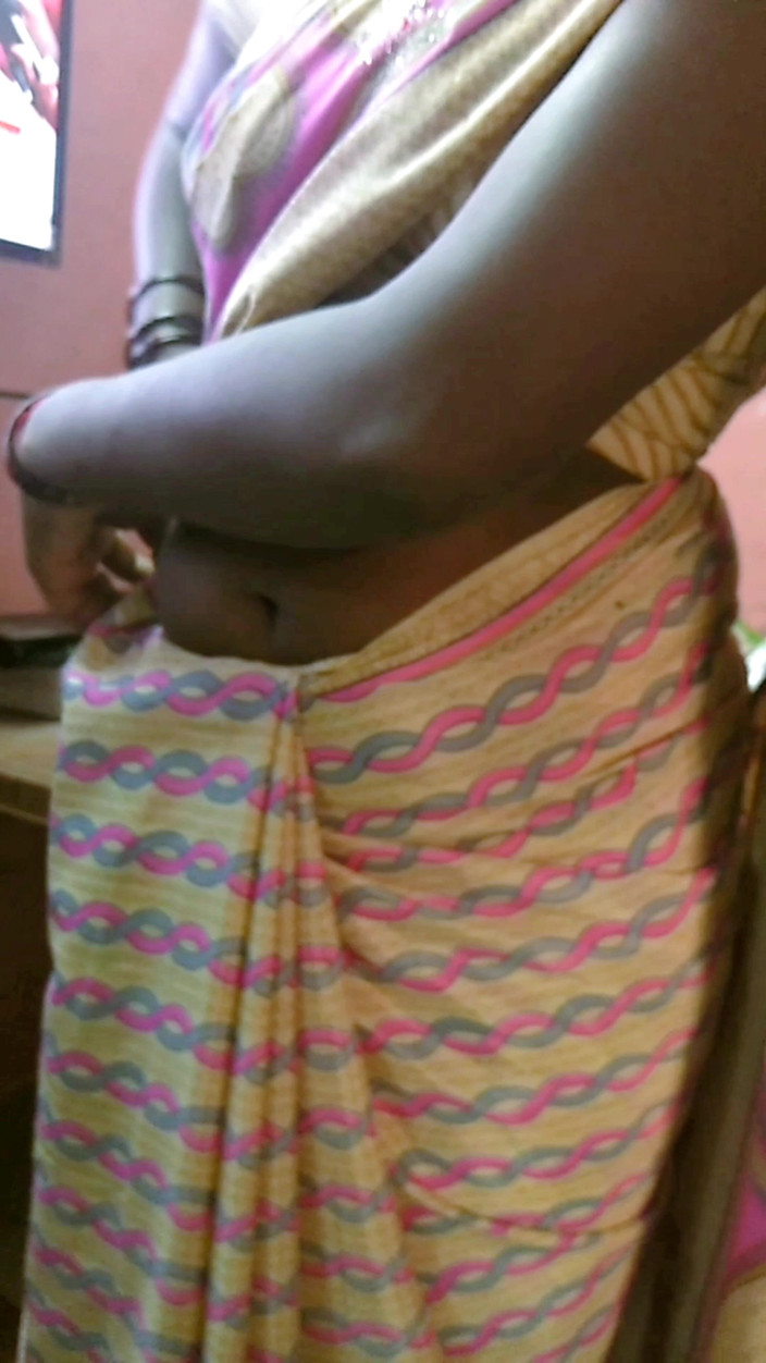 RenuRaj: Renu, femme desi tamoule coquine, chemisier, sari, taquine l’ami de...