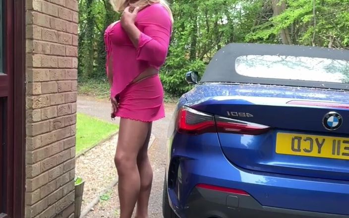 Kellycd2022: La travestita sexy kellycd2022 in collant senza cuciture e abito...