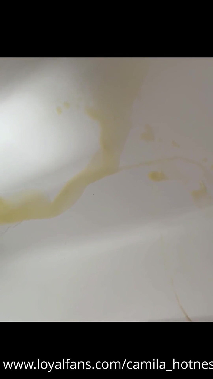 Teen Sophie: 尿の補完 パート1