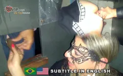 Cristina Almeida com seu marido corno pela primeira vez em uma cabine gloryhole