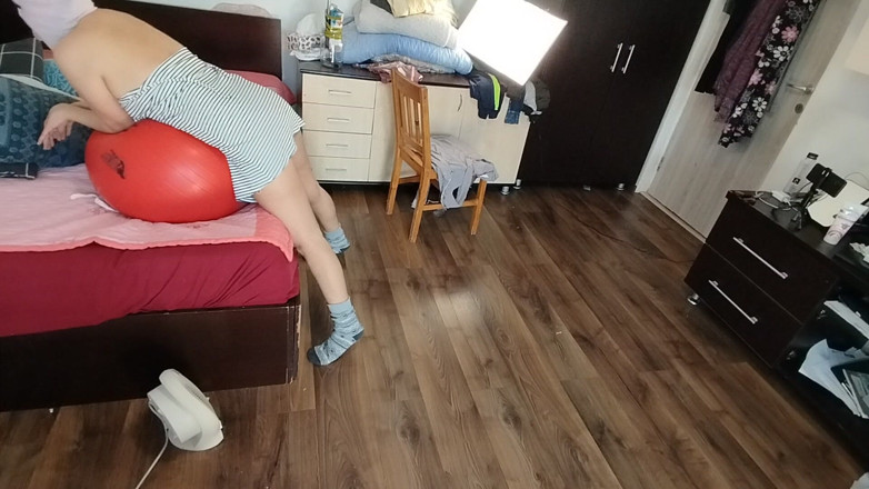 Amateur_MS: Amateur-ehefrau Genießt Es, Kleidung Anprobieren Und Zu Schneiden.