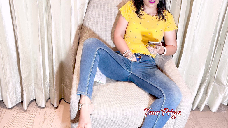 Your Priya: 친구의 전화에서 포르노를 보고 자위하는 귀여운 십대 Priya Girl