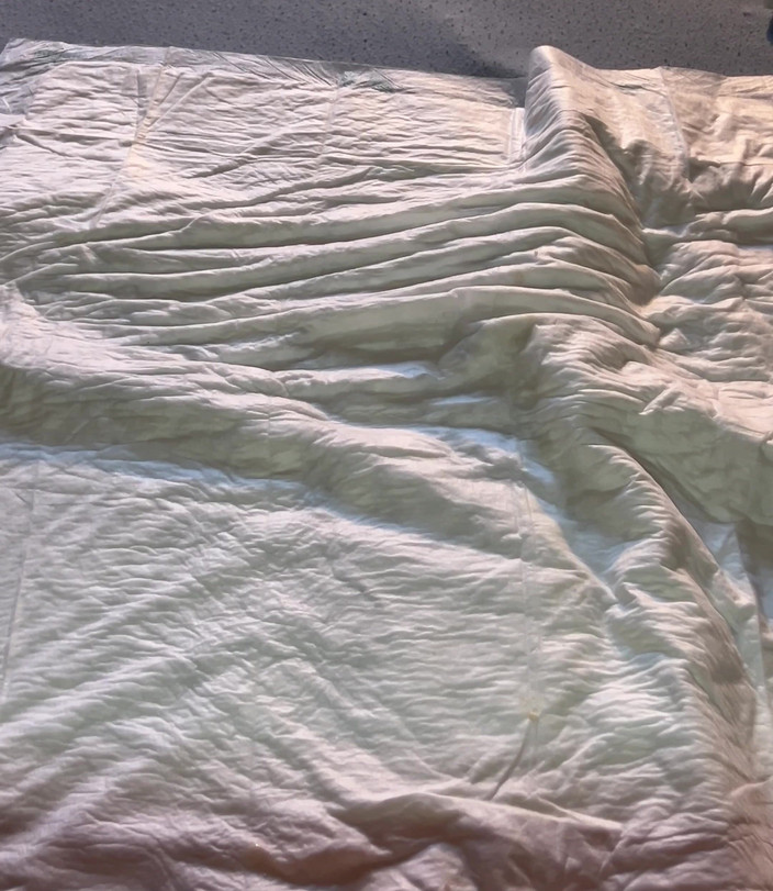 Almaviva: 그녀의 6 반 Cm 딜도와 후장없이 종이와 탈출을 시도