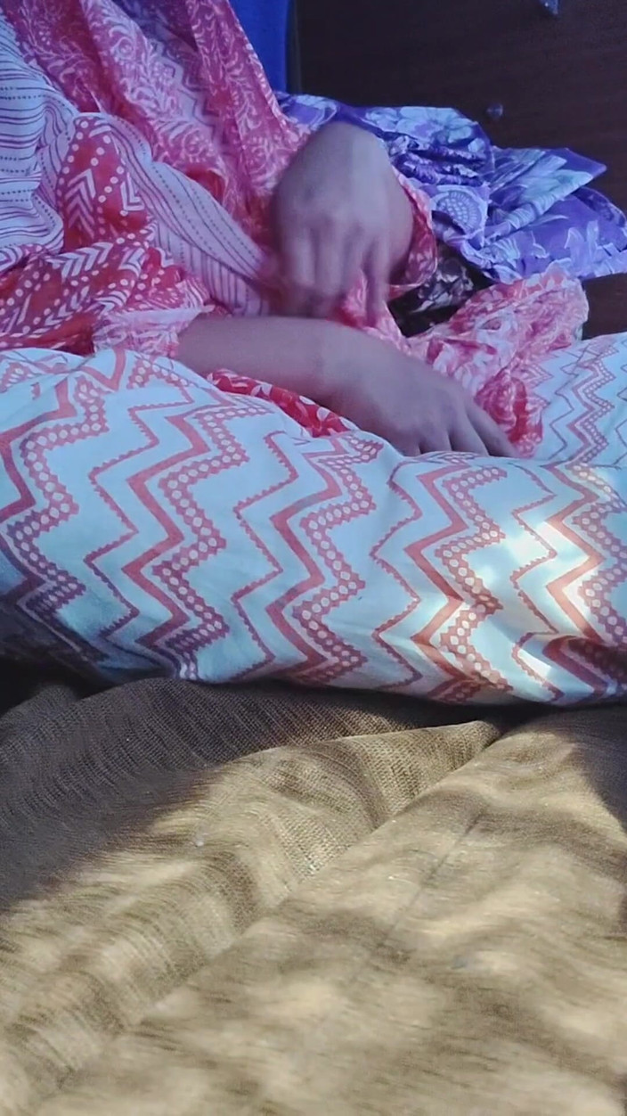 Khushboobhabi: Дівчина дібрала з сумки пластиковий пеніс