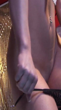 Scéna 1 nadržená brunetka s velkým zadkem dostane anální šukání a creampie