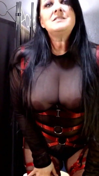 Milf afiando o corpo provocando