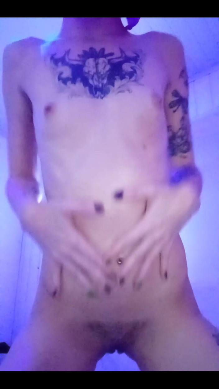 Taurina: Skinny Girl Applying Oil to Her Body